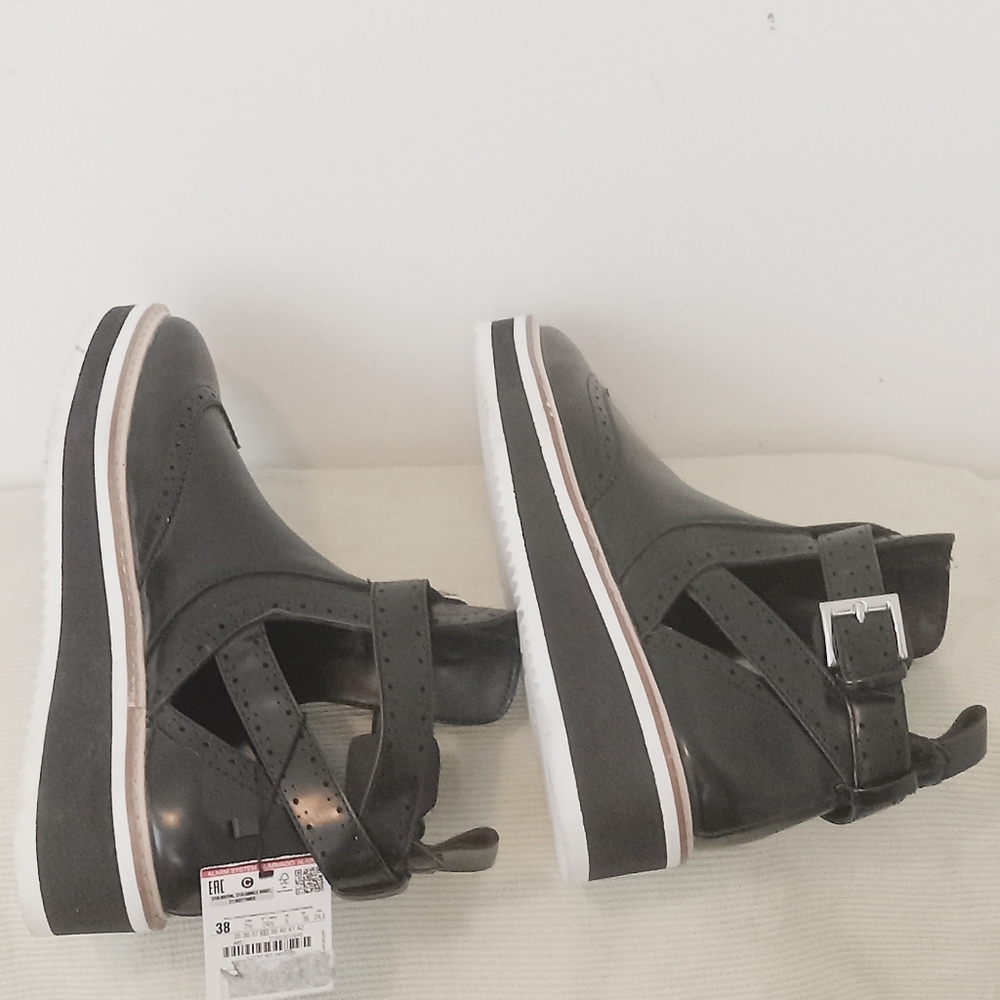 Zara Basic Black Patent Vegan Leather Wingtip Platform Buckle Ankle Boots Sz 7.5 - Picture 7 of 8